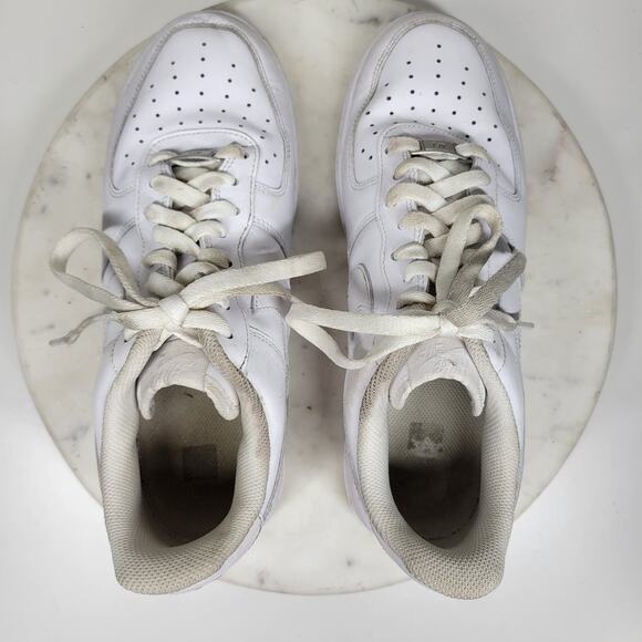 Nike Air Force 1 Low '07 Triple White CW2288-111 Men’s 9 Leather Sneakers - Picture 8 of 13